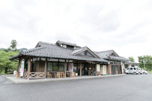 8．寄りん菜屋外観