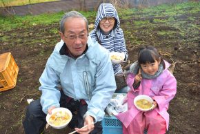 芋煮食事2