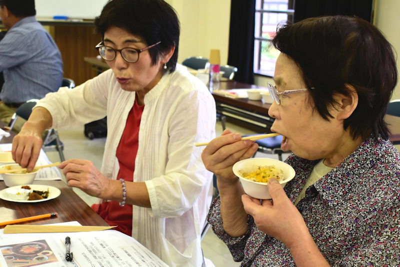 試食の様子