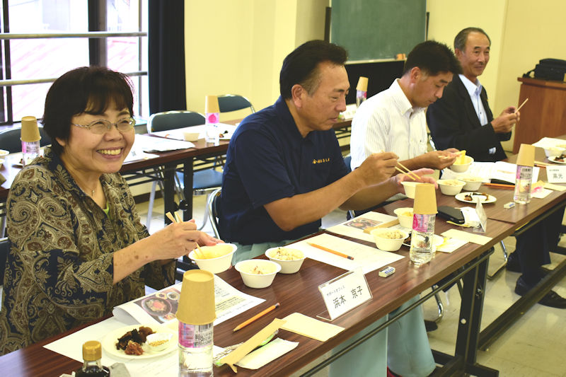 試食の様子