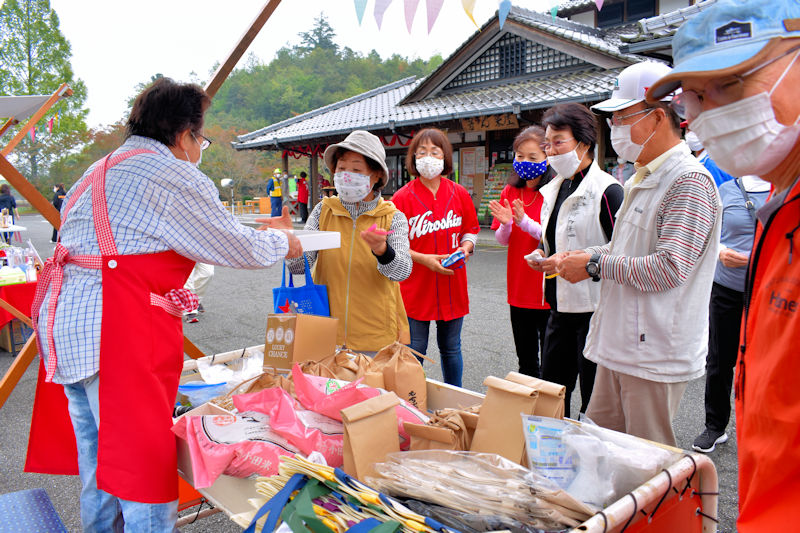 9．寄りん菜屋福引